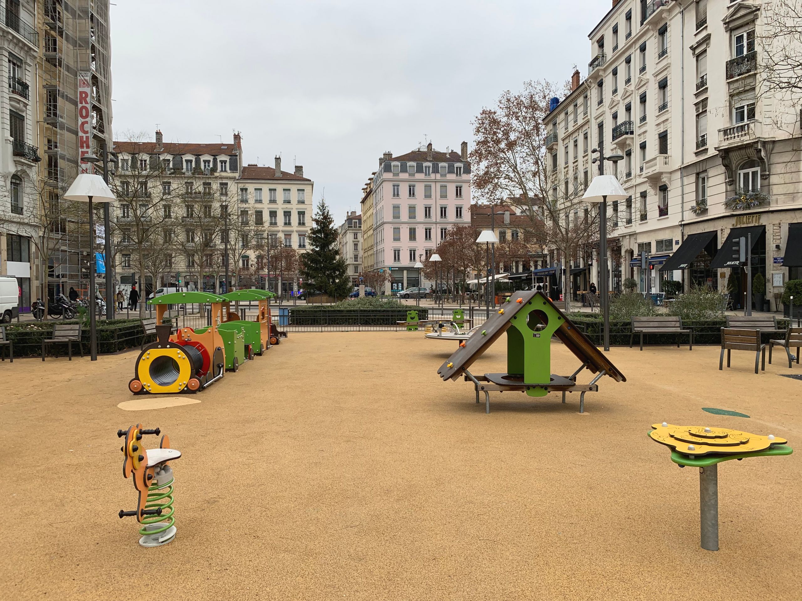 Jardin d enfants de la place du Général Brosset Lyon France