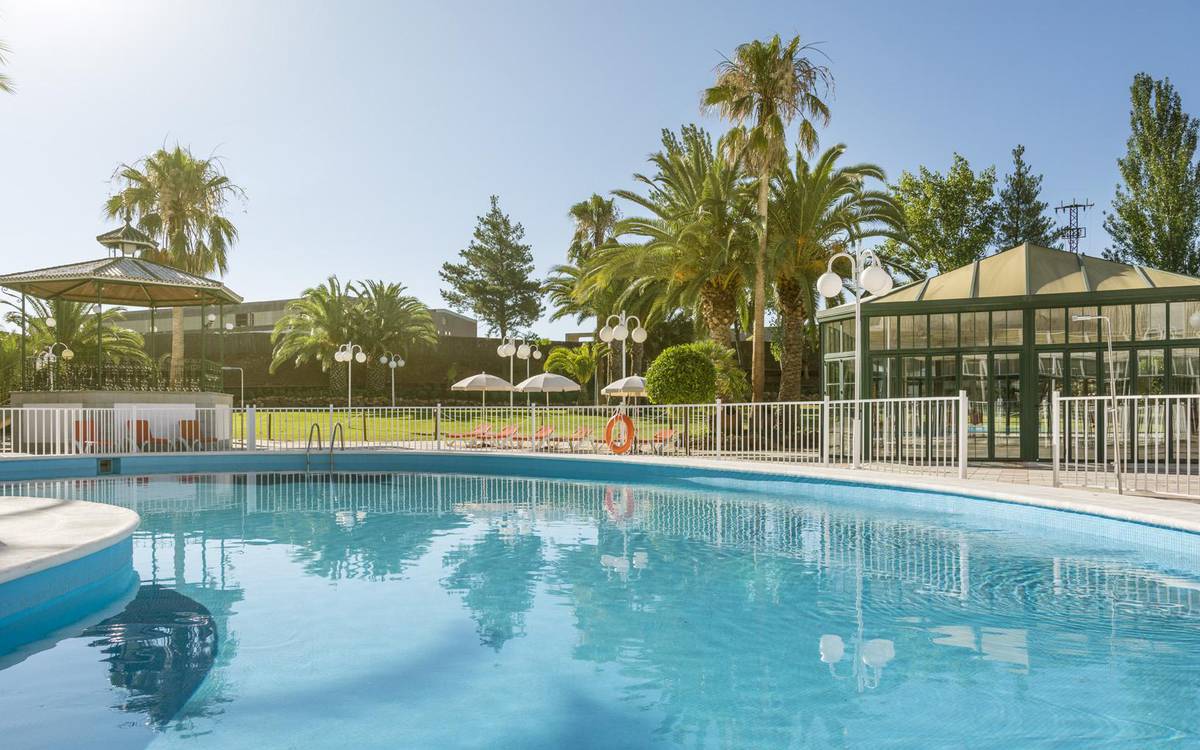 Jardin Piscine Frais H´tel Ilunion Las Lomas Avec Piscine   Mérida