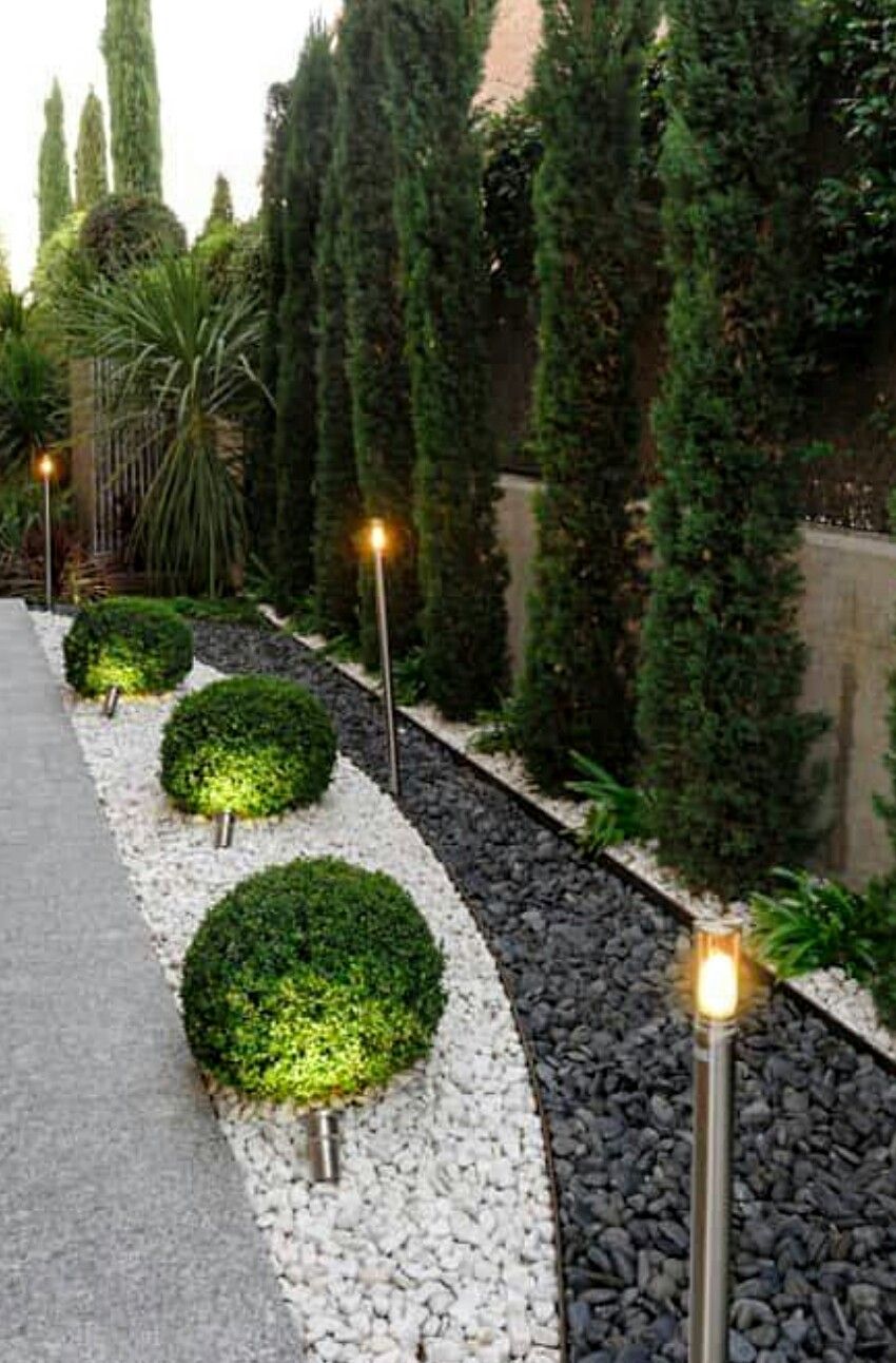 Jardinier à Domicile Unique Summer Style Outdoor Garden with Black and White Stones