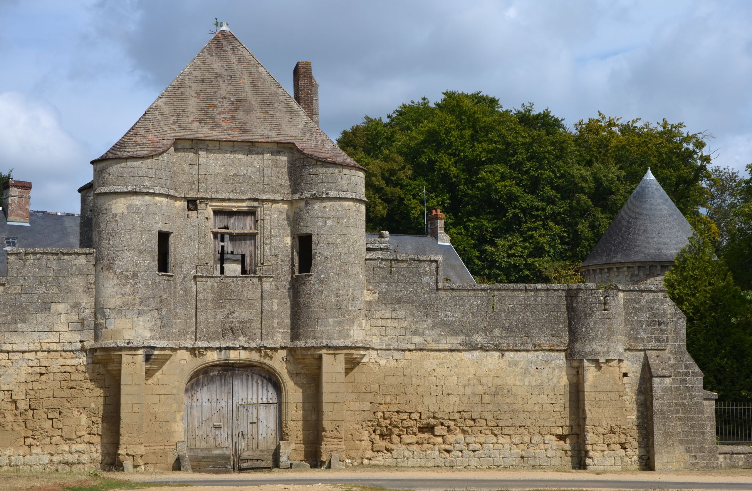 2012 DSC 0248 enceinte fortifiée du Château de Noüe à Villers Cotterets