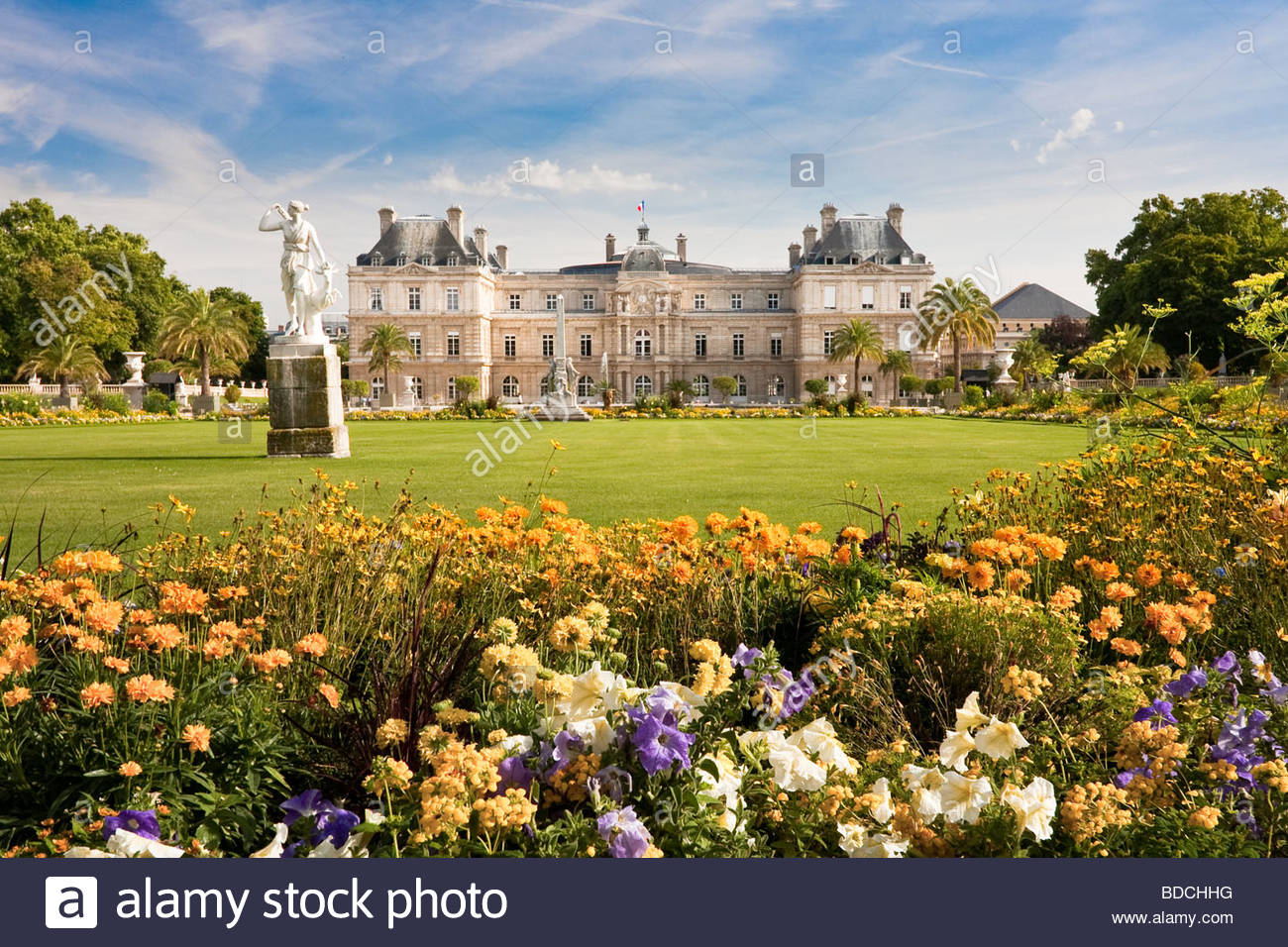 jardin du luxembourg with the palace and statue few flowers are in BDCHHG