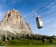 Massif Paysager Élégant La Télécabine Stationnaire Du Langkofel Dans Le Tyrol Du Sud