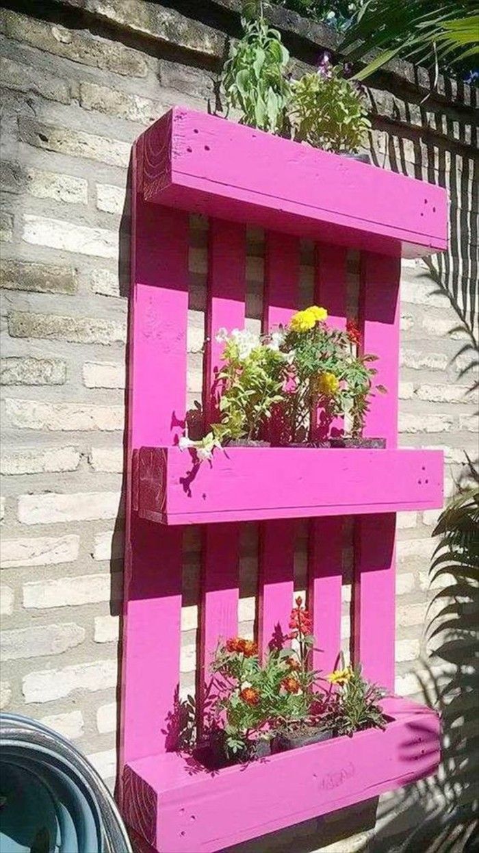 palette peinte rose jardin vertical en palette jardini C3 A8re palette