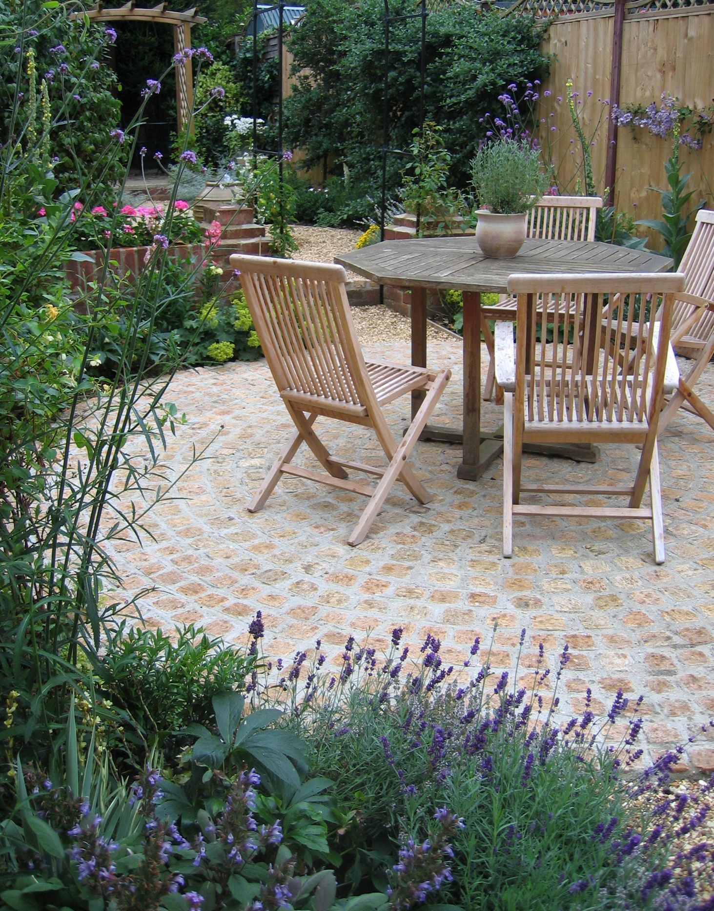 Pave Jardin Beau Traditional Courtyard Garden with Cobbles and Lavender