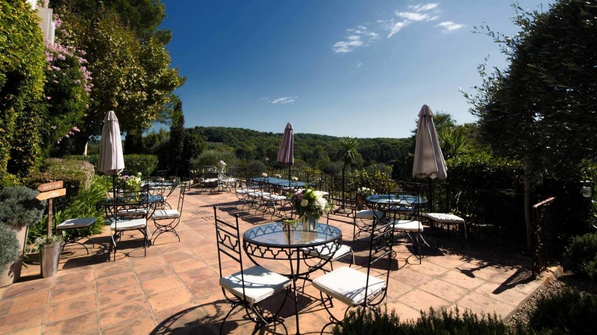 le manoir de l etang restaurant mougins terrace