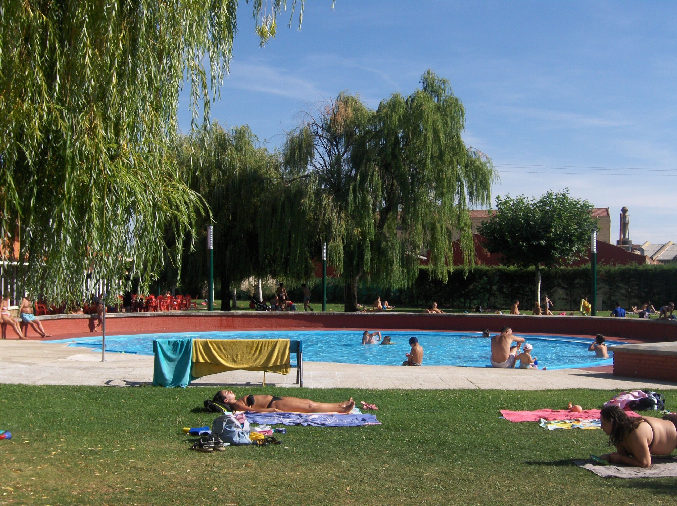 Petit Jardin Avec Piscine Beau Piscines Municipales Cente De Ocio   San andrés Del