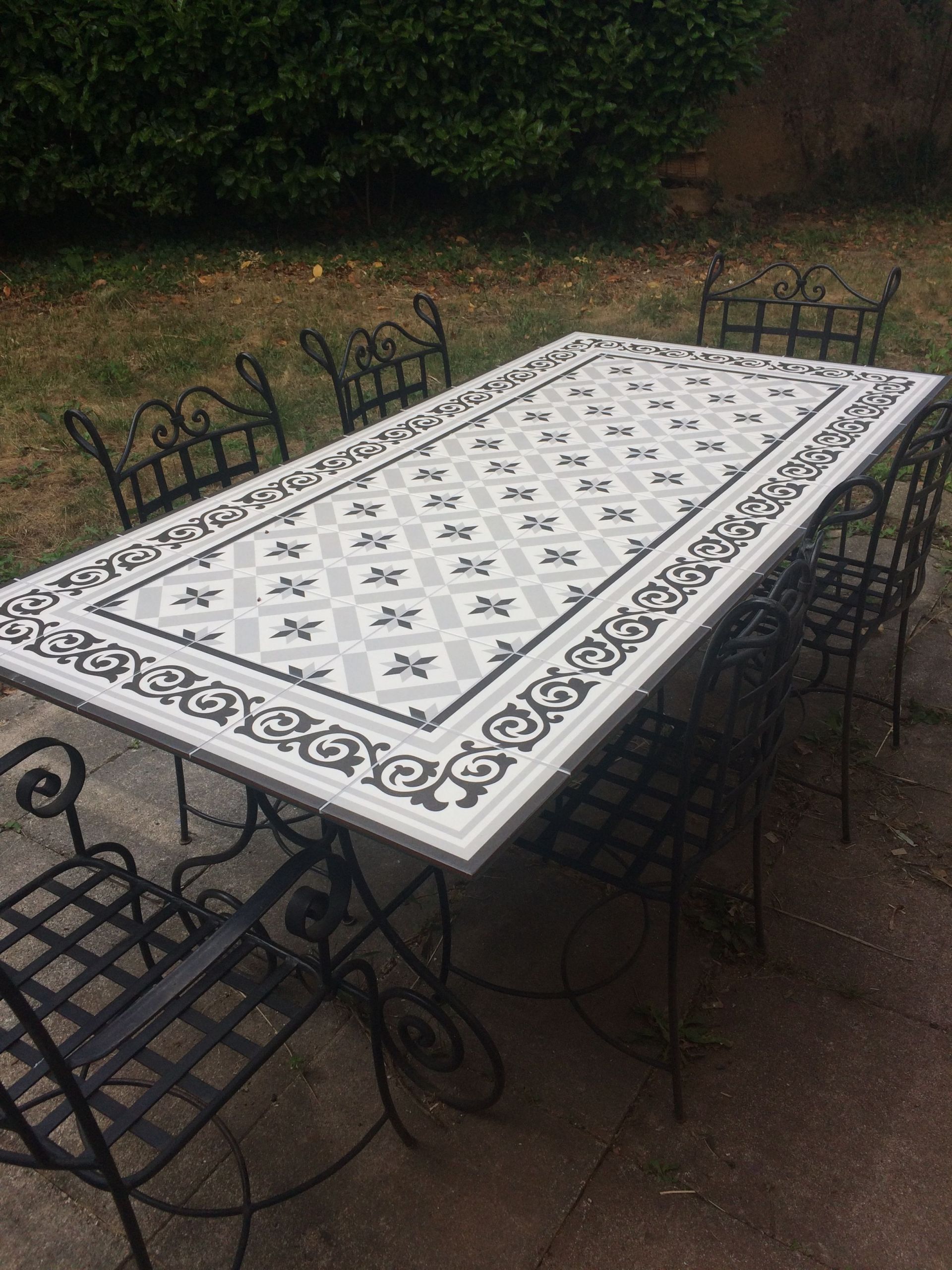 Refaire son Jardin Génial Table En Verre Carrelée Avec Le Restant De Carrelage De Ma