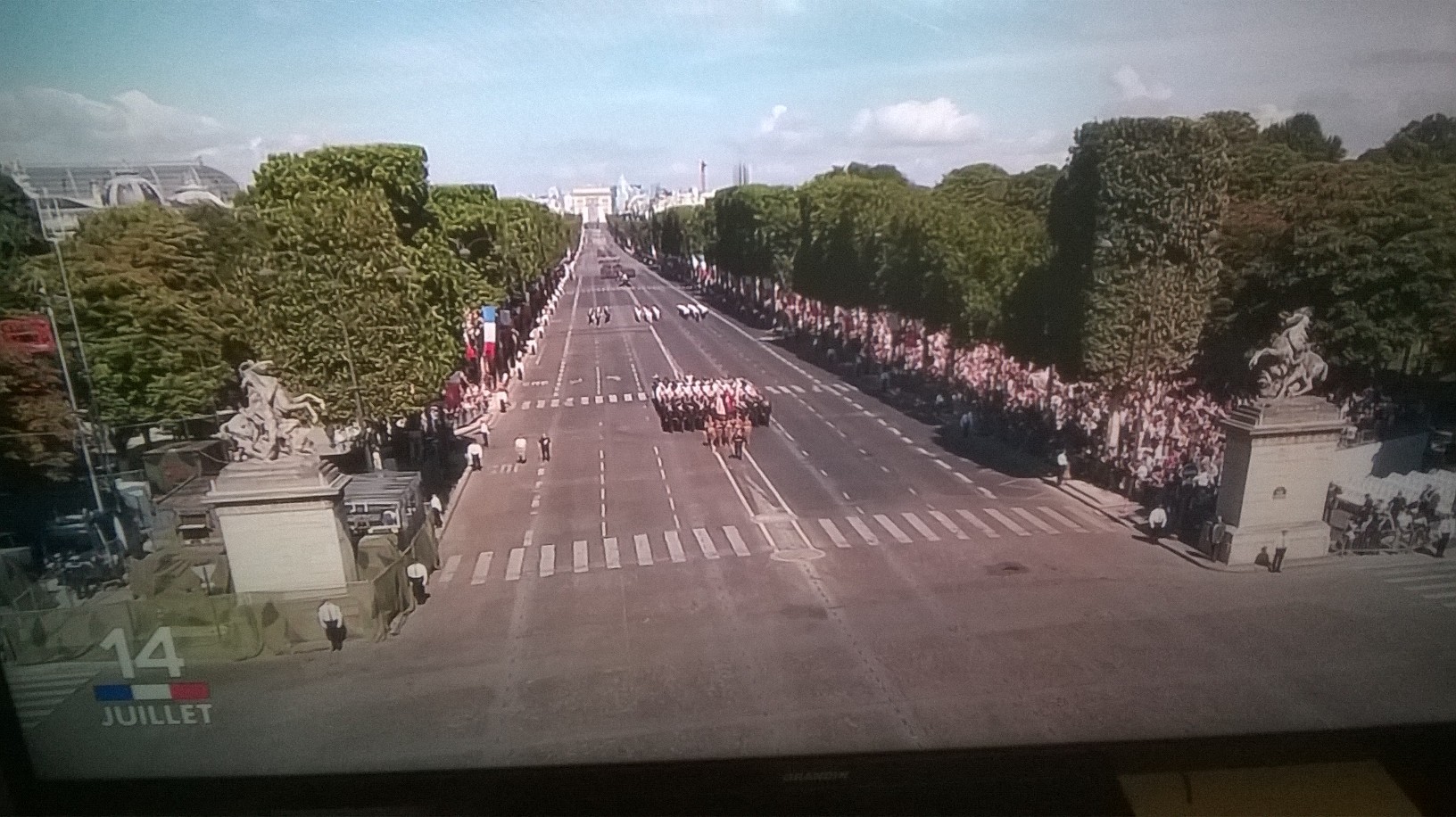 paris 14 july champs elysees from ent concorde americans jul17