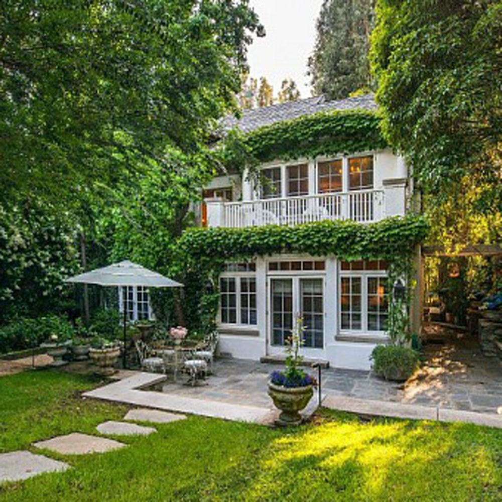 Veranda Jardin Frais See Inside Jennifer Lawrence S New House