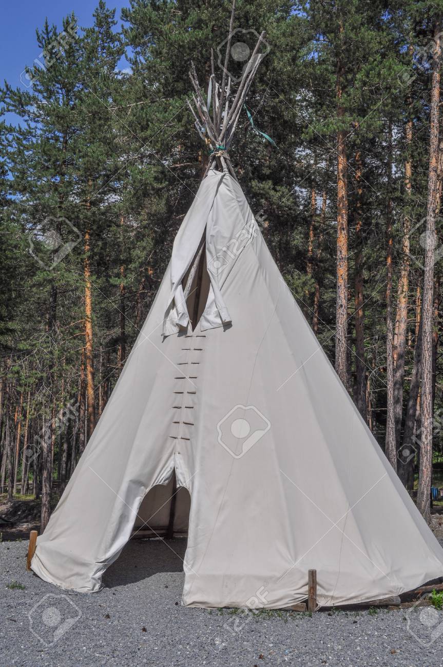 Tente Abri De Jardin Génial Un Abri De Tente De Tissu Pour Camping En Plein Air Dans Une forªt De Pins