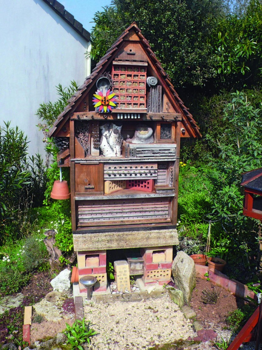 fabriquer un abri a insectes la chronique republicaine serapportanta fabriquer un abri de jardin