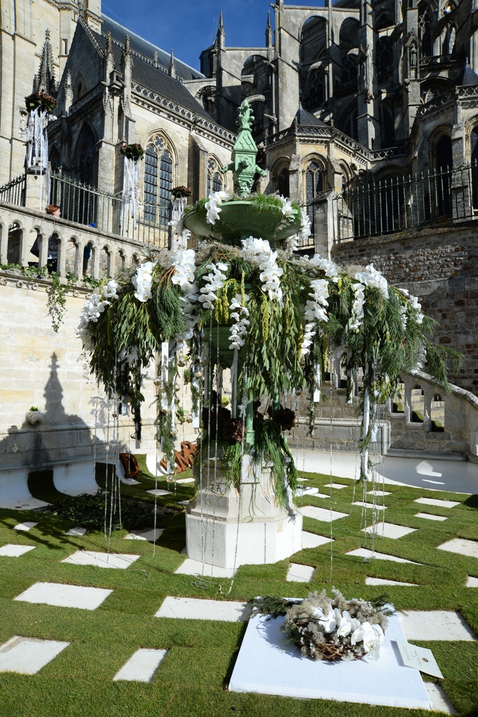 ECEJ2018 Decoration florale escalier du jet d eau Ville du Mans JPG