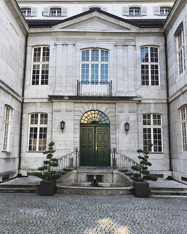 Entre Cours Et Jardin Nouveau the Entry to solothurns Splendid Palais Besenval the