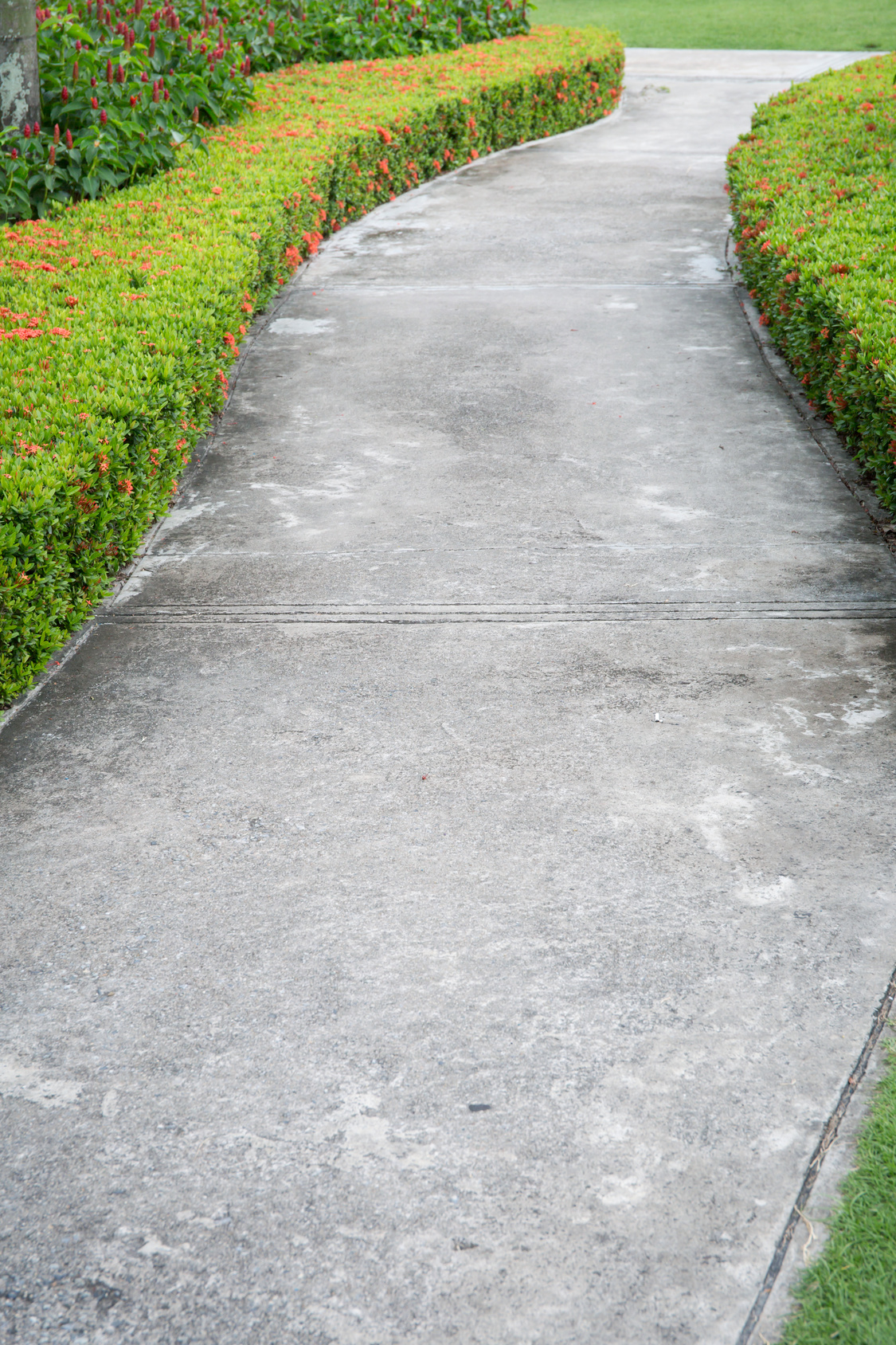 Faire Une Dalle Béton Pour Abri De Jardin Beau Allée En Béton Guidebeton