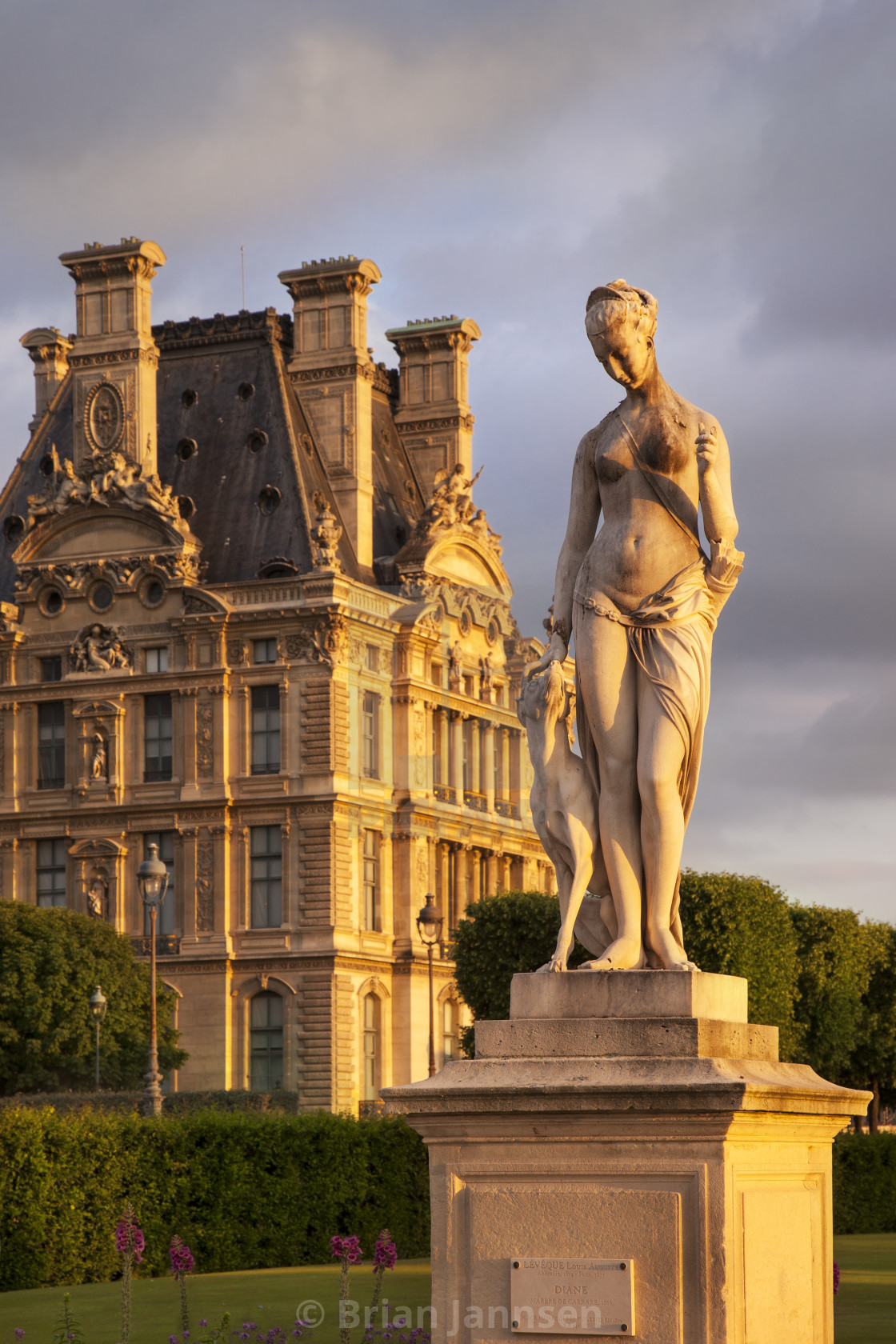 Jardin Du Louvre Frais Statue In Jardin Des Tuileries with Musee Du Louvre Beyond