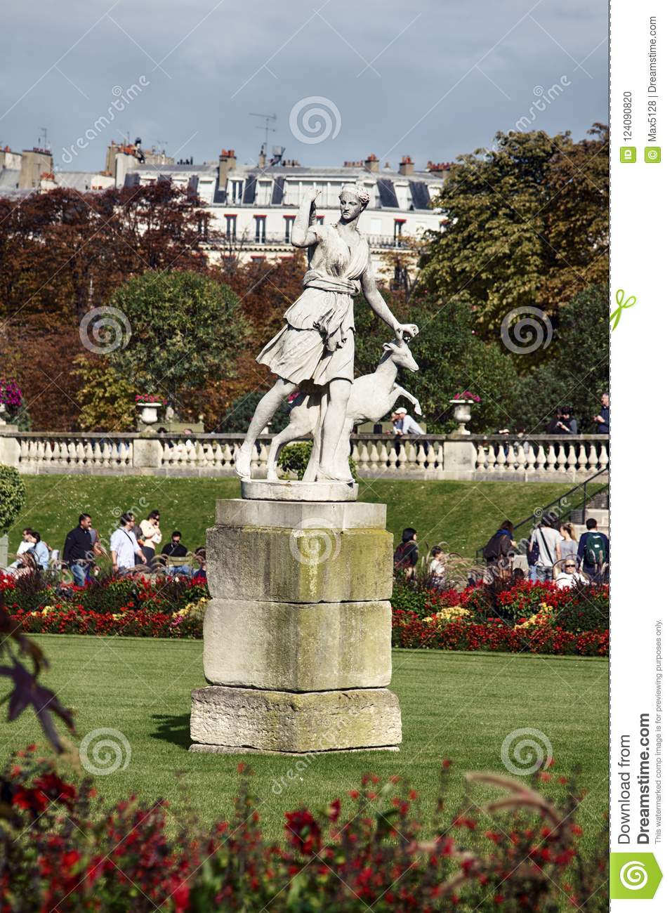 Jardin Du Louvre Luxe Sculpture Artemis In Paris Editorial Image Image Of